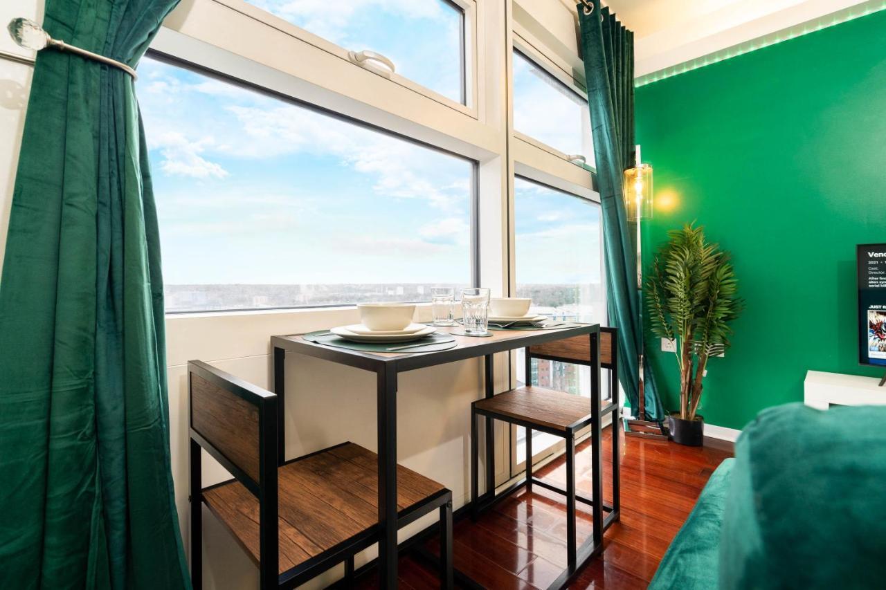 Maevela Apartments - Top Floor Rolex Themed Studio Apt Inside The Cube, Mailbox - Free Netflix & Wifi Бірмінгем Екстер'єр фото
