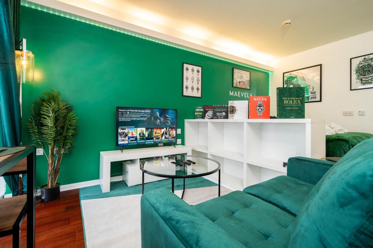 Maevela Apartments - Top Floor Rolex Themed Studio Apt Inside The Cube, Mailbox - Free Netflix & Wifi Бірмінгем Екстер'єр фото