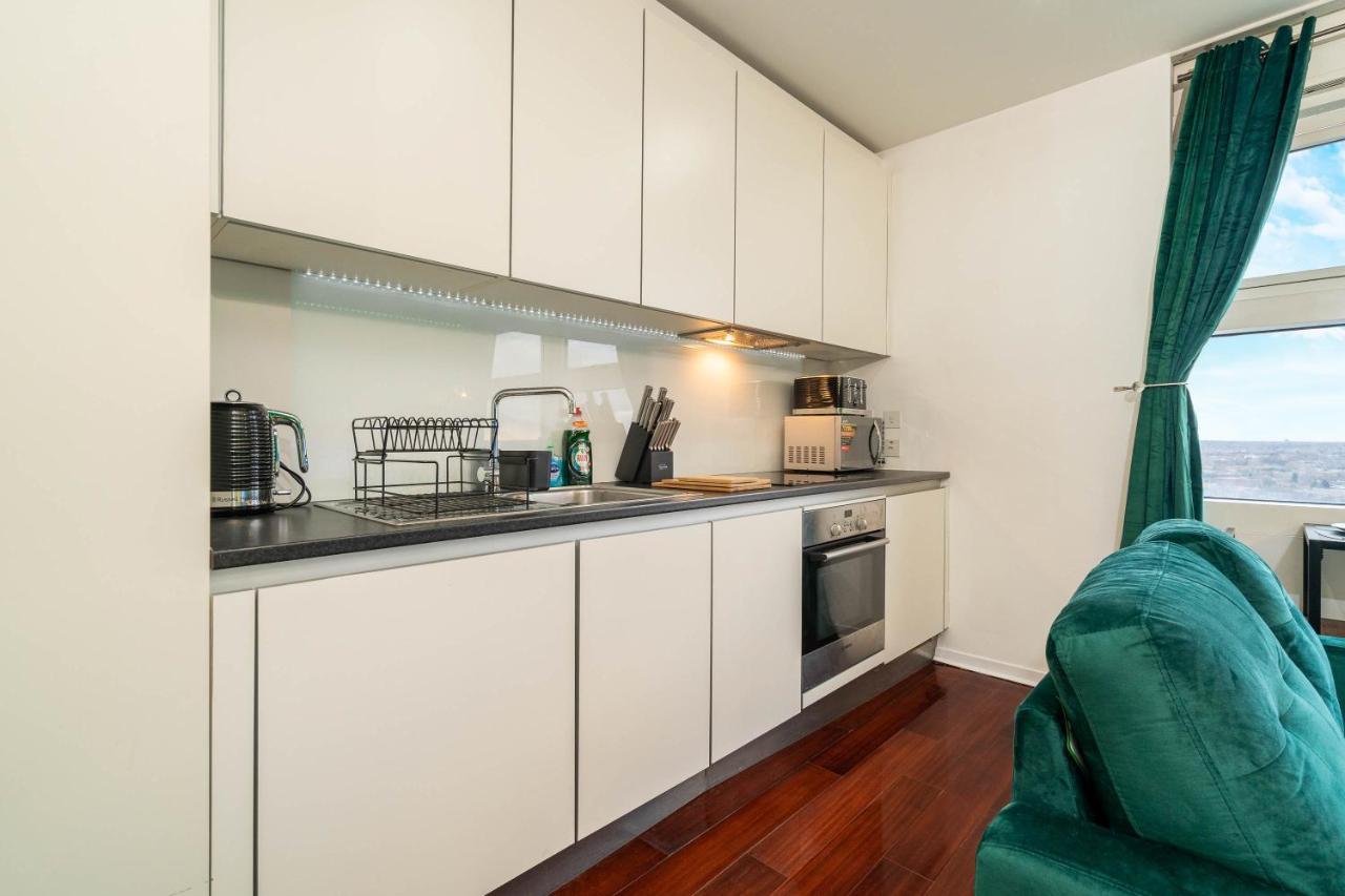 Maevela Apartments - Top Floor Rolex Themed Studio Apt Inside The Cube, Mailbox - Free Netflix & Wifi Бірмінгем Екстер'єр фото