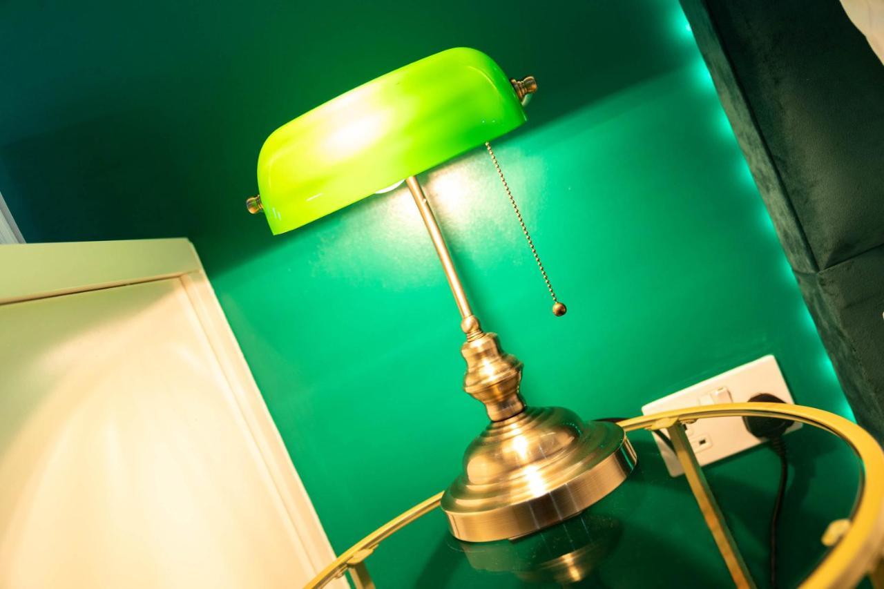 Maevela Apartments - Top Floor Rolex Themed Studio Apt Inside The Cube, Mailbox - Free Netflix & Wifi Бірмінгем Екстер'єр фото