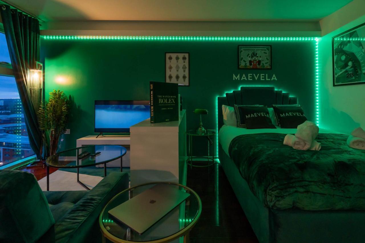 Maevela Apartments - Top Floor Rolex Themed Studio Apt Inside The Cube, Mailbox - Free Netflix & Wifi Бірмінгем Екстер'єр фото